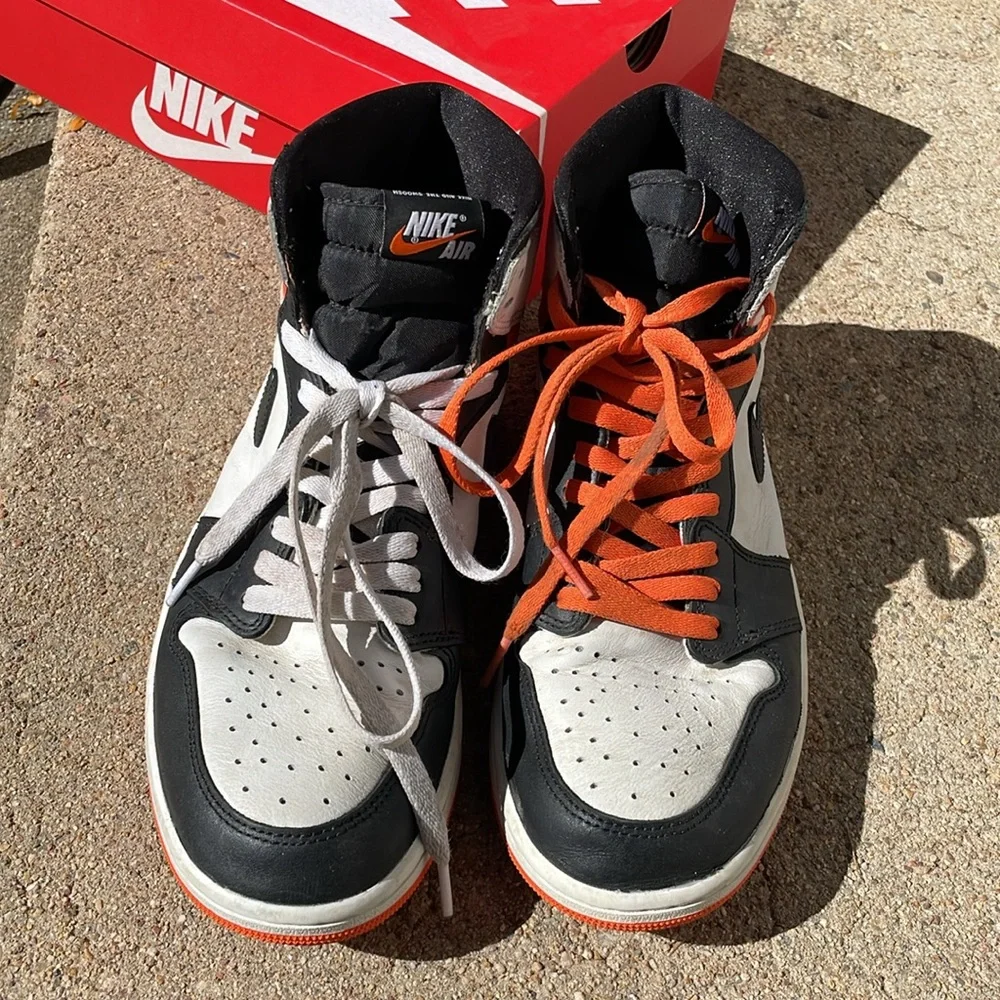 Jordan 1 Retro High Electro Shoes - Picture 3 of 9